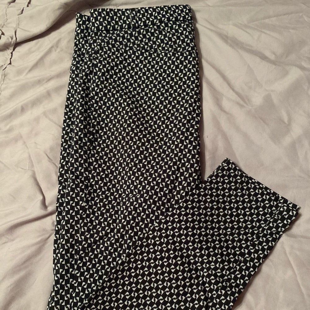 Stretchy pants with button